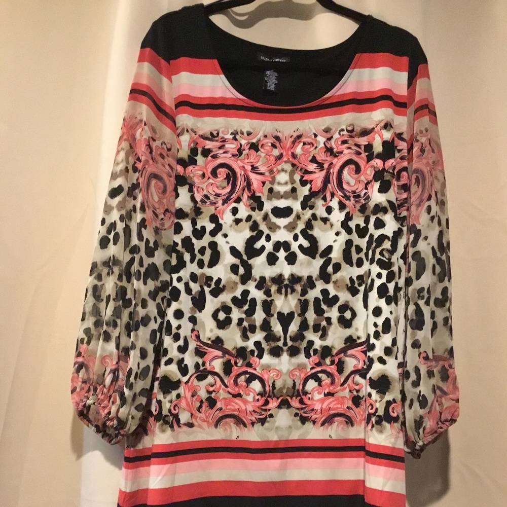 Valerie Stevens Womens, 1X, Black with pinks, subtle light green background